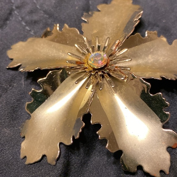 Vintage brooch gold tone, flower, pin,aurora borealis rhinestone Center - Picture 2 of 5